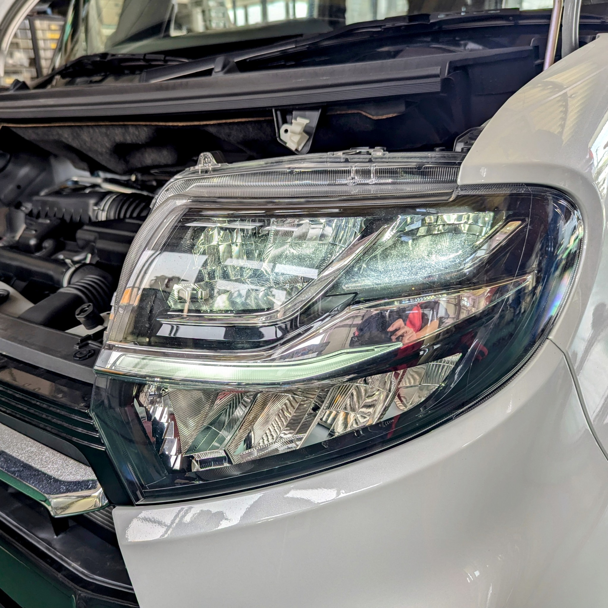 ヘッドライトの光軸調整〜ダイハツ タント | 加藤モータース株式会社